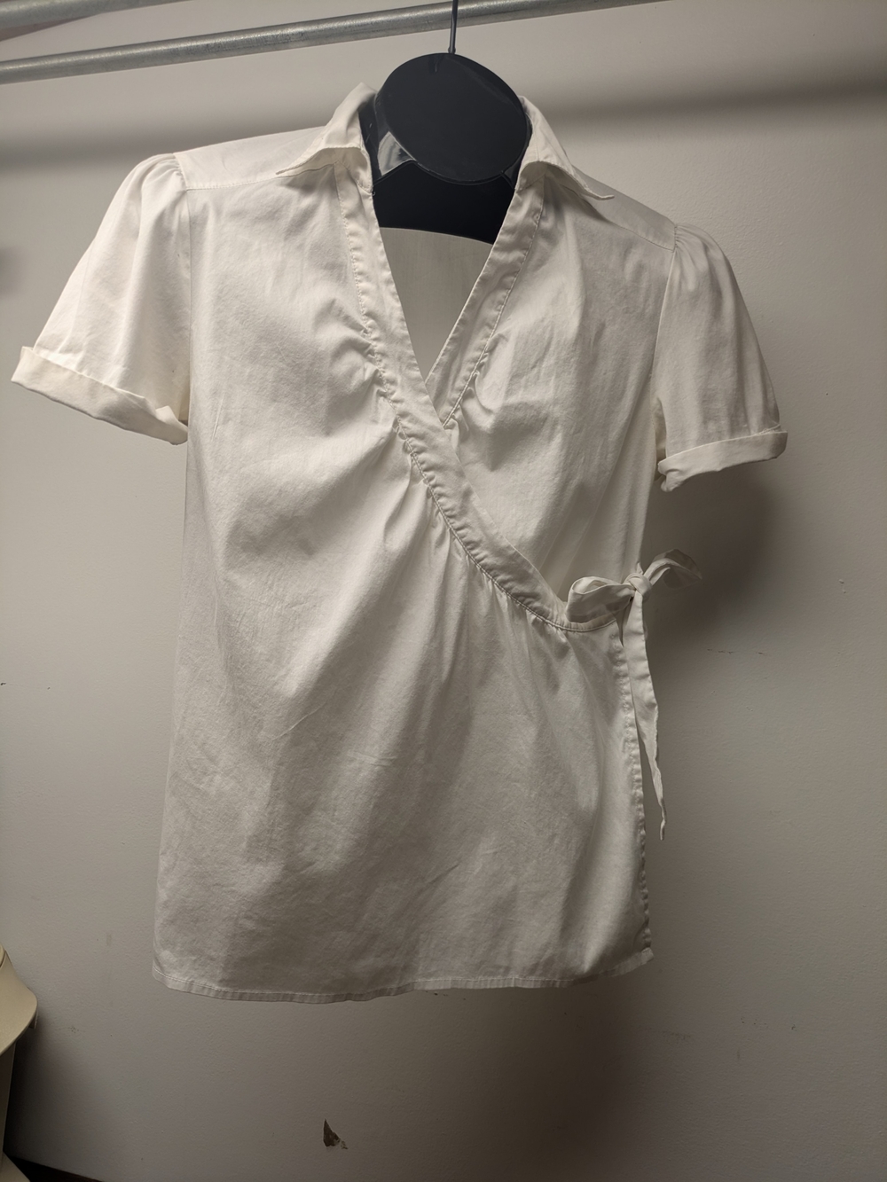 Mossimo White Short Sleeve Collared True Wrap Top - Size Medium Jr 80% Cotton